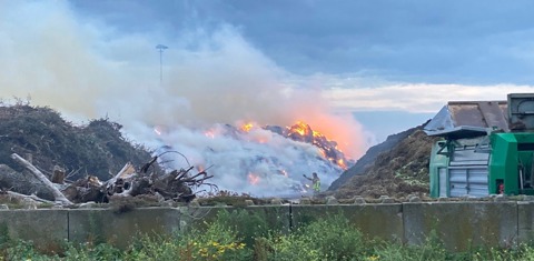 Hooiberg in brand bij bedrijf op bedrijventerrein Moerdijk