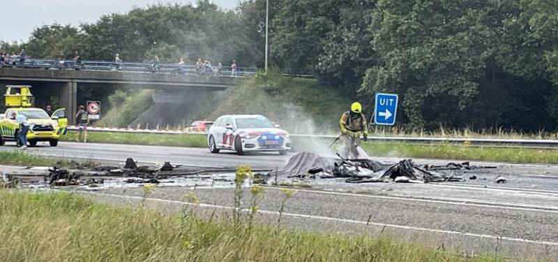 Vliegtuigje neergestort op A58 richting Roosendaal