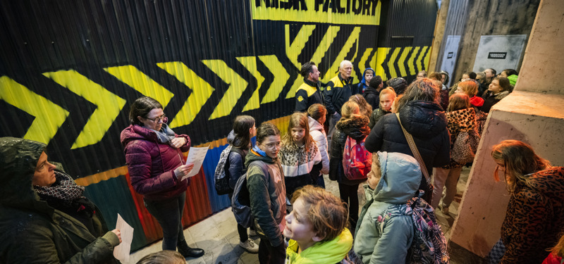 Groep op bezoek bij de Risk Factory