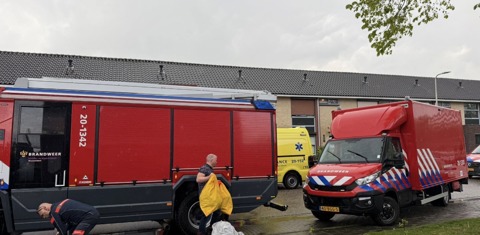 Brandweer en ambulance bij de woning