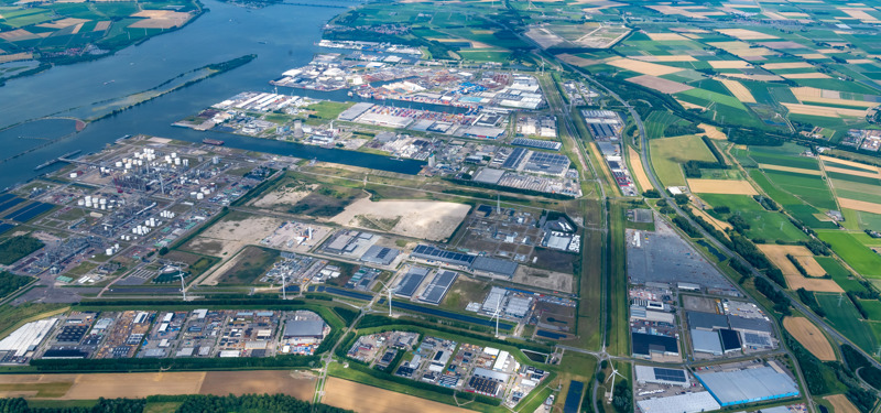 Luchtfoto Port of Moerdijk