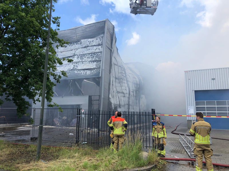 Brandweer voor een bedrijfspand