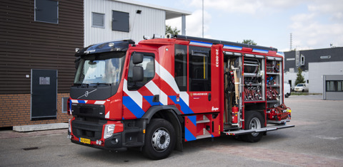 Nieuwe brandweerwagen met luiken open